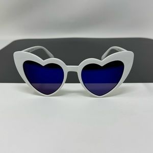 AJ Morgan sunglasses heart shaped white